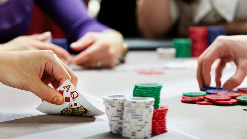 Tham gia trò chơi Poker qua hình thức trực tuyến